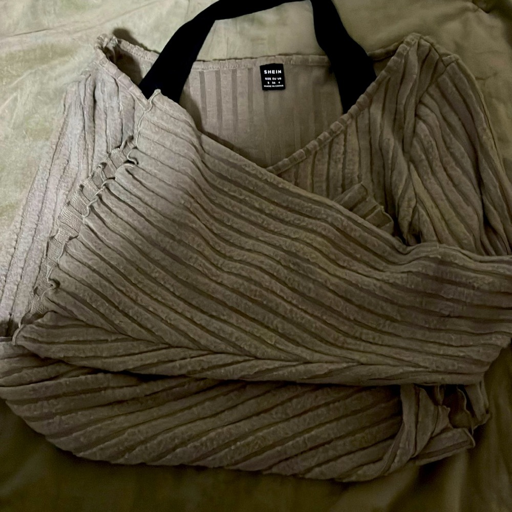 Green cropped long sleeve